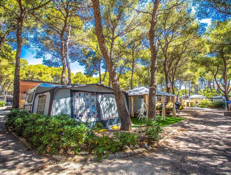 parceles-pins-ombra Campeggio con piazzole Tarragona Camping Francàs